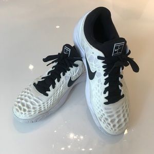 Nike men’s tennis shoes